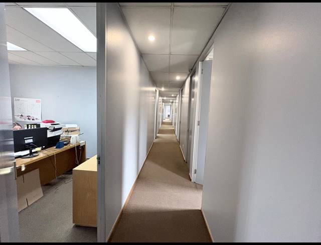 700M² OFFICE FOR SALE IN FOURWAYS